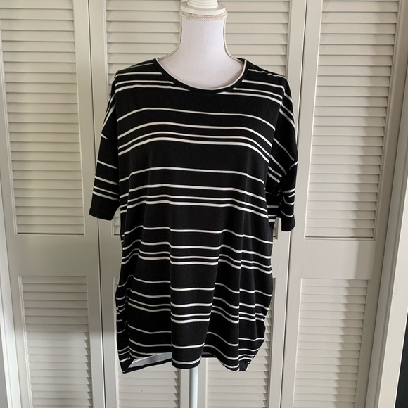 LuLaRoe Tops - LuLaRoe Patrick Tunic T-shirt Women’s Black & White Striped Oversized Top Size S